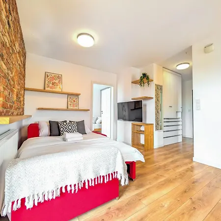 Reymonta Vivid Space By Bookinghost فروتسواف