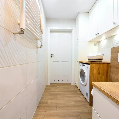 Reymonta Vivid Space By Bookinghost * فروتسواف