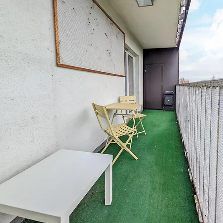 Reymonta Vivid Space By Bookinghost