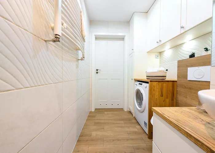 Reymonta Vivid Space By Bookinghost * Wrocław