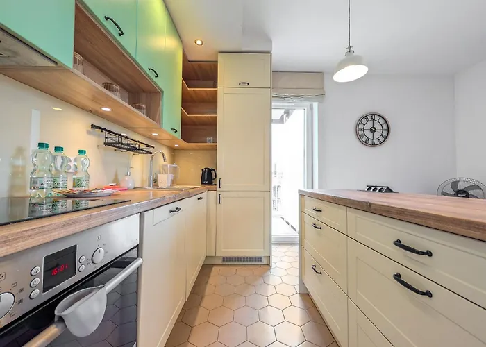 Reymonta Vivid Space By Bookinghost * Wrocław