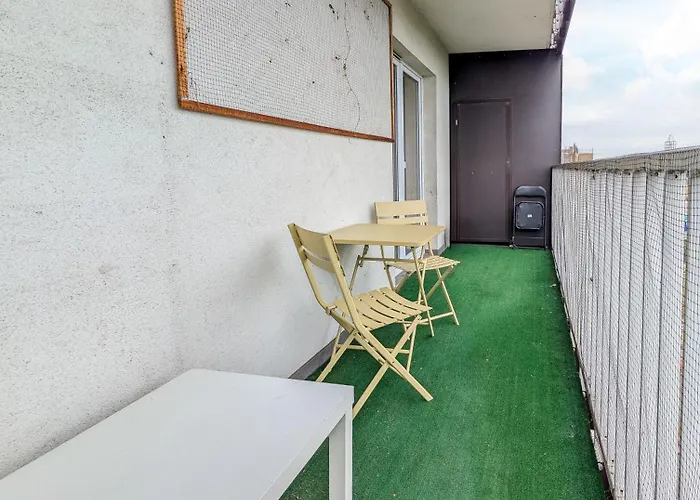 Reymonta Vivid Space By Bookinghost